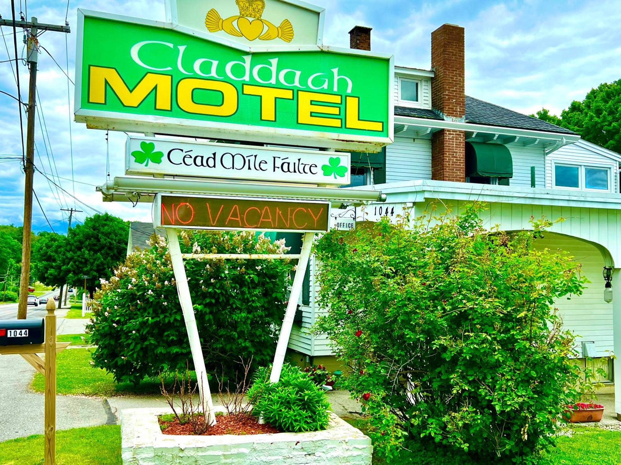 Claddagh Motel & Suites ロックポート エクステリア 写真